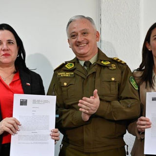 Ministerios de Educación y Seguridad, junto a Carabineros, firman convenio que permitirá reforzar seguridad en los colegios