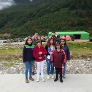 Vecinas del Hogar Protegido de Puerto Aysén aprenden sobre el cuidado del medio ambiente en Empresas Bahamonde