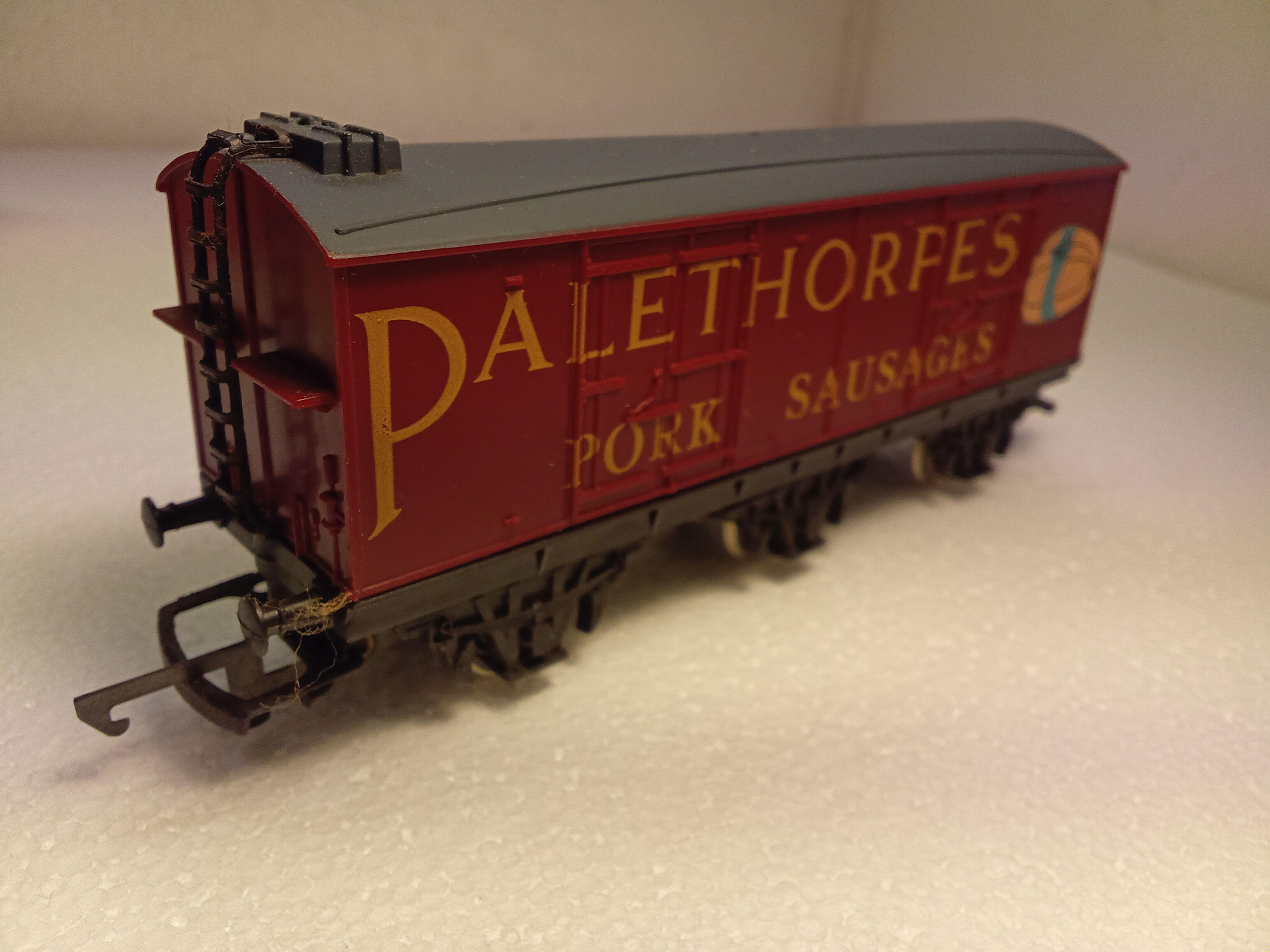 Hornby R.670 6 Wheel Van Palethorpes