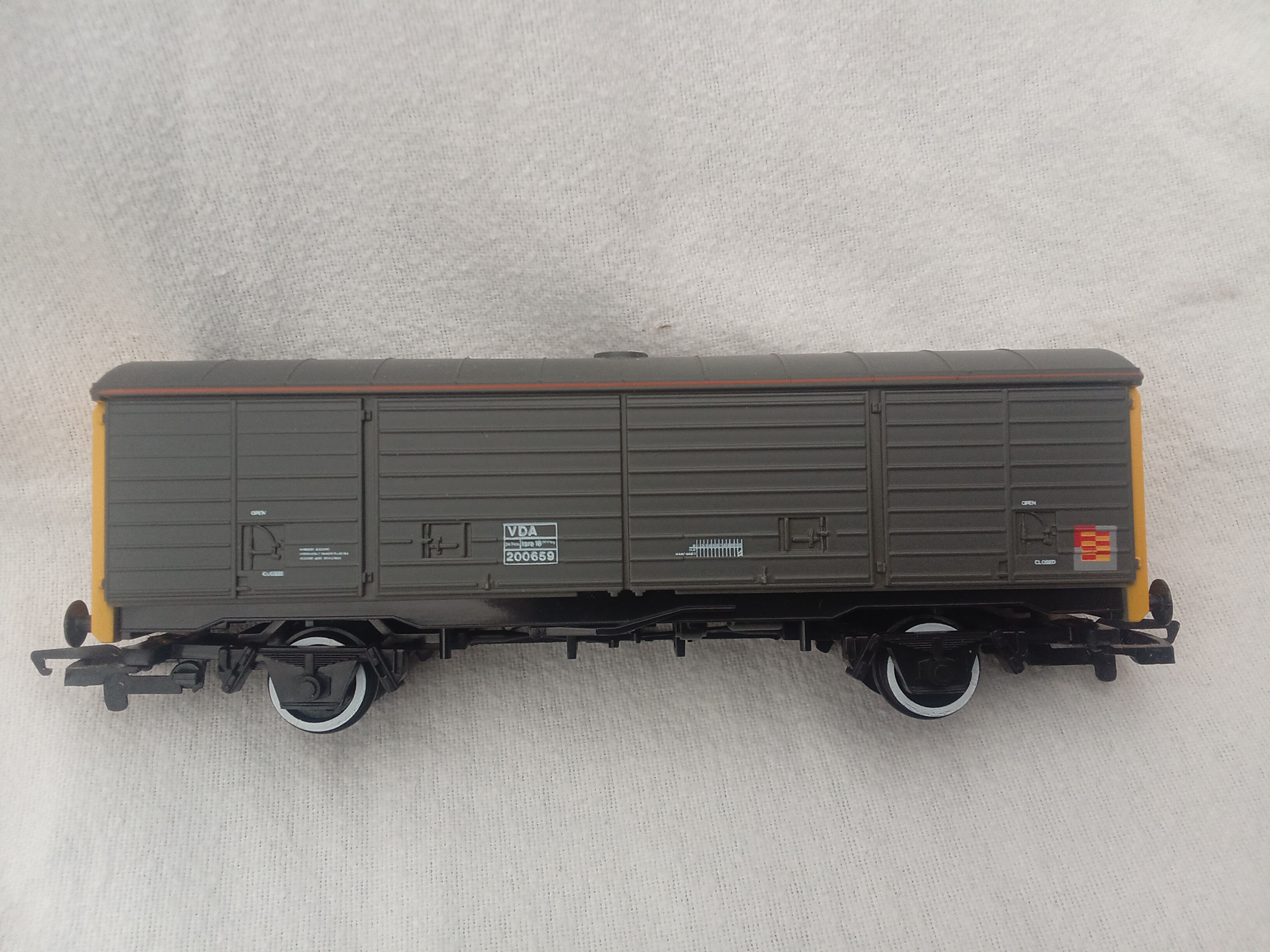 Hornby R017 45 Ton Van (VDA) Sub-Sector grey livery