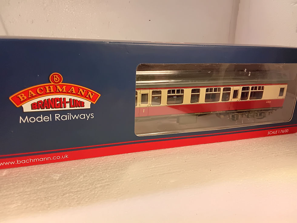 Thumbnail: Bachmann 39-127E BR Mk1 CK Coach Corridor Composite Crimson & Cream (weathered)