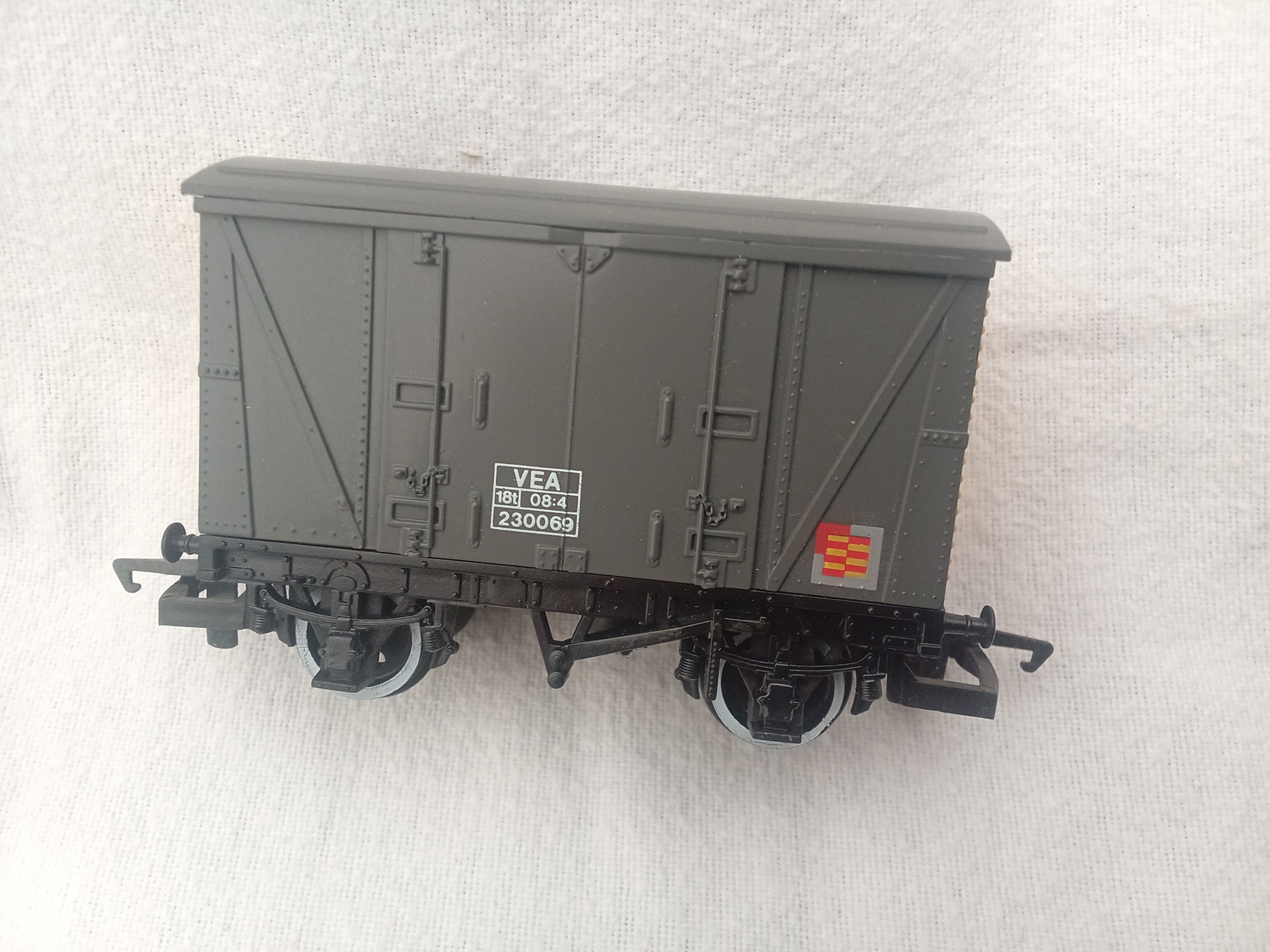 Hornby R034 Ventilated Van (VEA) Sub-Sector grey livery