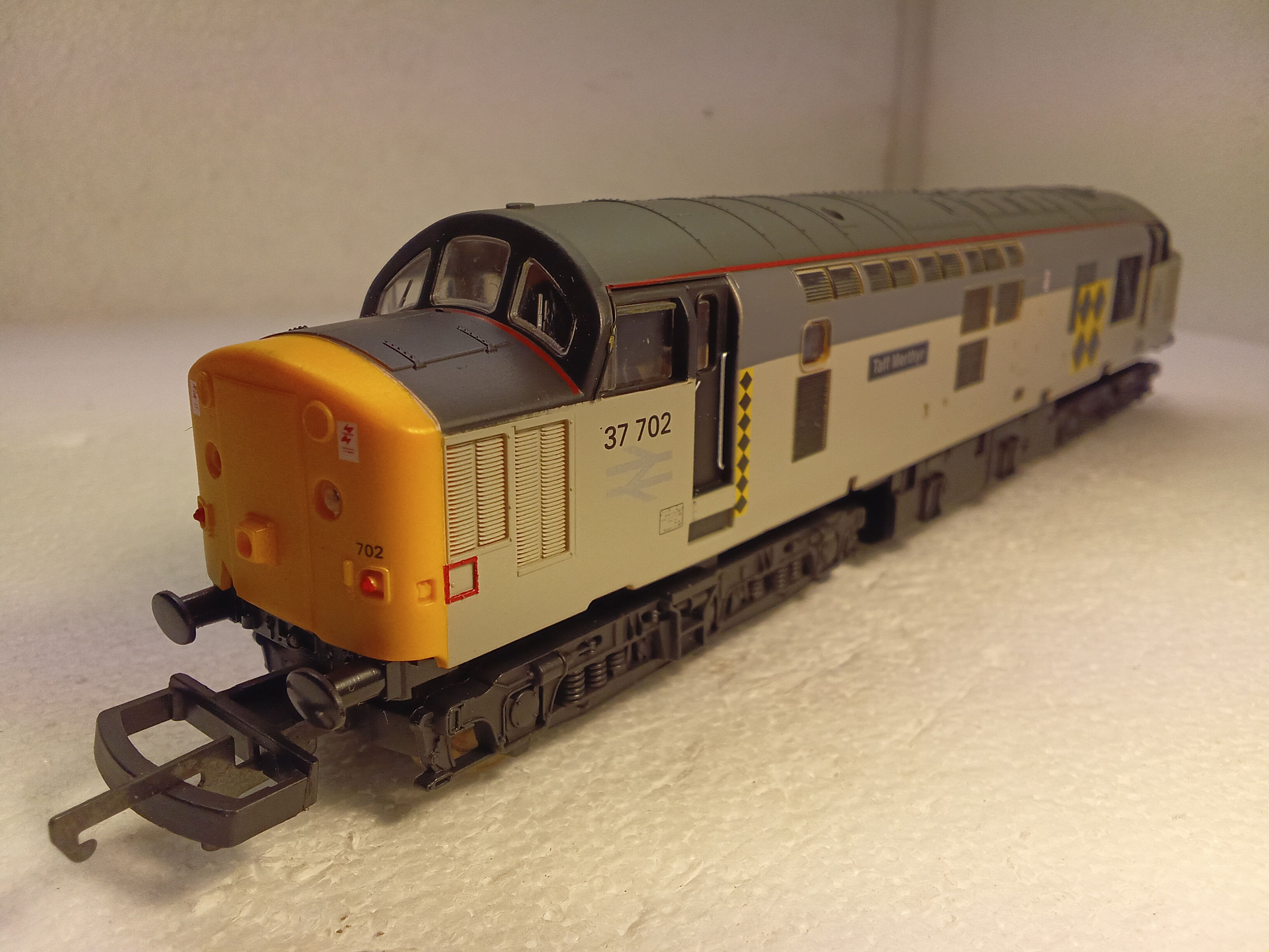 Lima 204735A8 'Taff Merthyr' Class 37 702 - Railfreight coal loco