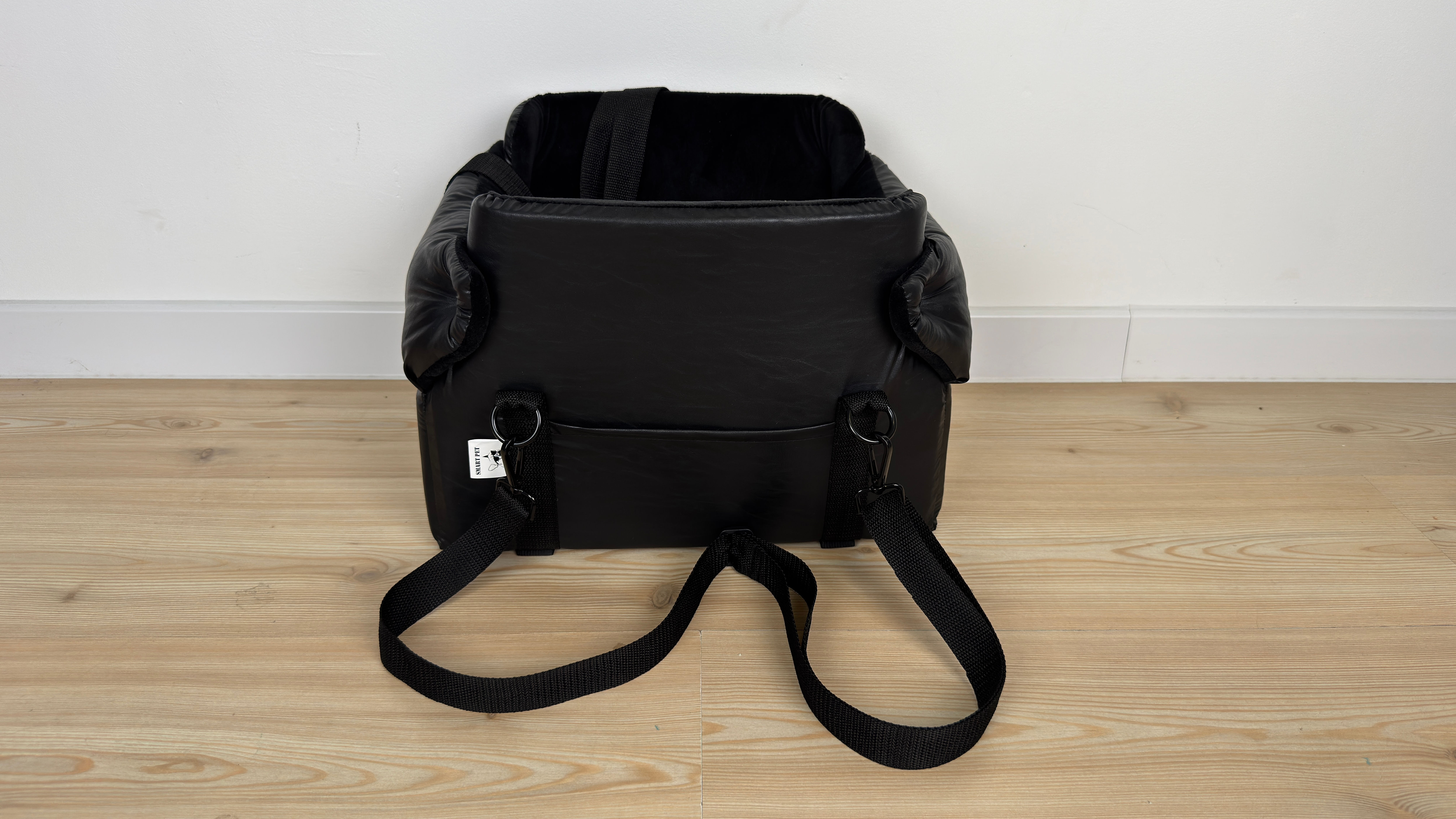 з тканини екошкіри чорного кольору