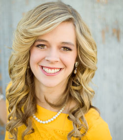 Lauren Smith Headshot