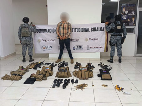 Tras agresión con disparos de arma de fuego en Culiacán, el Grupo Interinstitucional detuvo a 4 civiles y aseguró armas, municiones, equipo táctico y vehículos