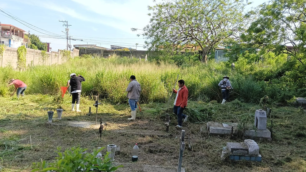 Gobierno de Minatitlán mantiene acciones de limpieza en el panteón Santa Clara.