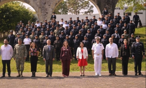 Gobernadora encabeza graduación de 79 nuevos policías y entrega equipamiento estratégico