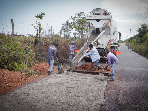 Ayuntamiento de Cosoleacaque realiza bacheo con concreto hidráulico en el tramo San Pedro – El Piñal