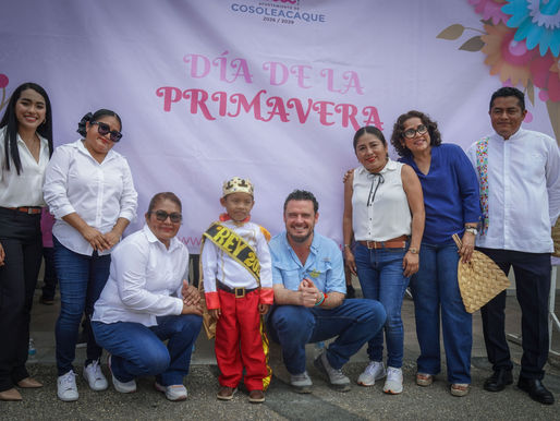 Cosoleacaque da la bienvenida a la primavera con un colorido desfile. 