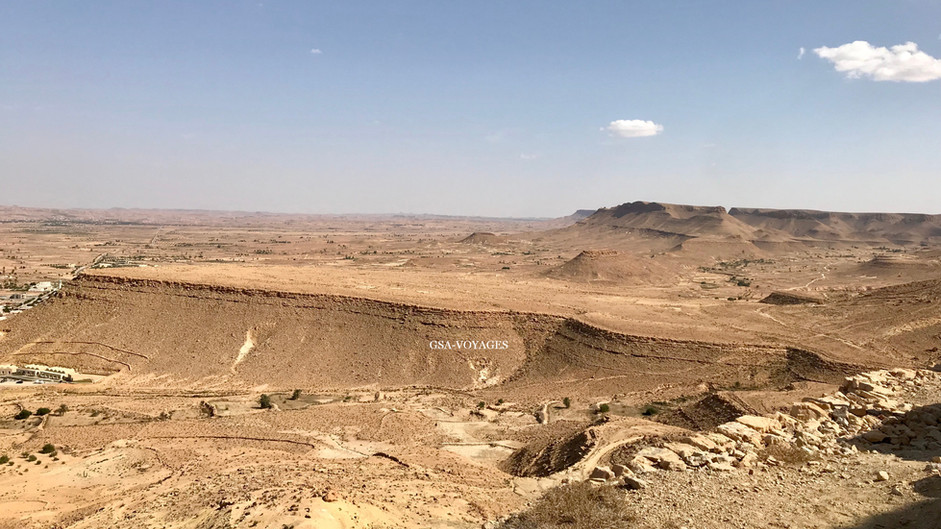 Paysages désertiques de Tataouine, lors de l’excursion d’une journée depuis Djerba