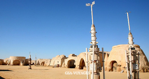 Décors Star Wars de Mos Espa avec les purificateurs d'air, circuit complet des sites de tournage sur 4 jours au départ de Tozeur