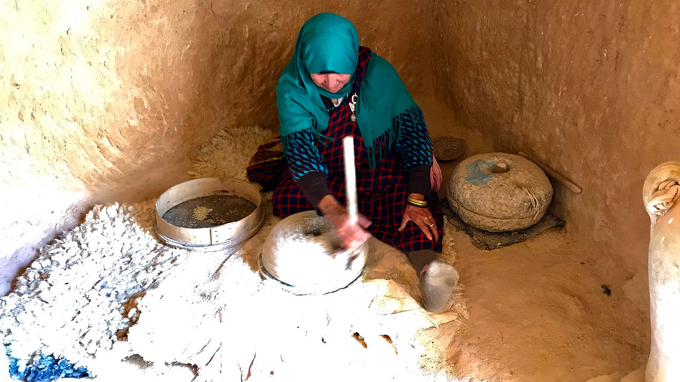 Matmata Tataouine trip Berber woman grain mill