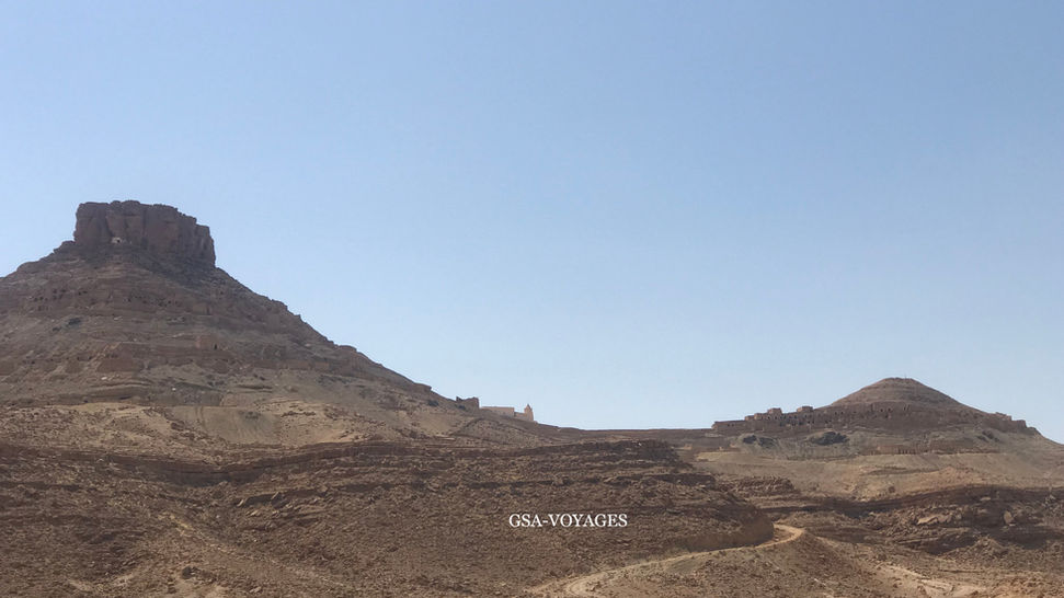 Citadelle de Guermassa perchée sur les hauteurs – Circuit Tataouine depuis Djerba