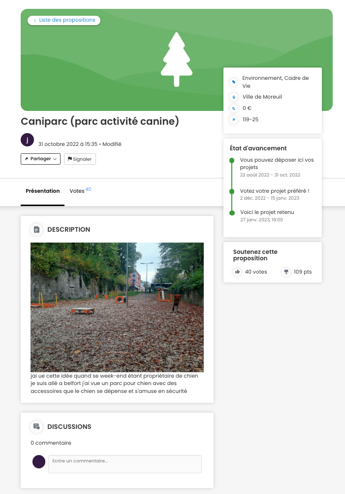 Page web Caniparc (parc activité canine) avec photo d’un parc à chiens, panneaux de votes et progression, fond vert.