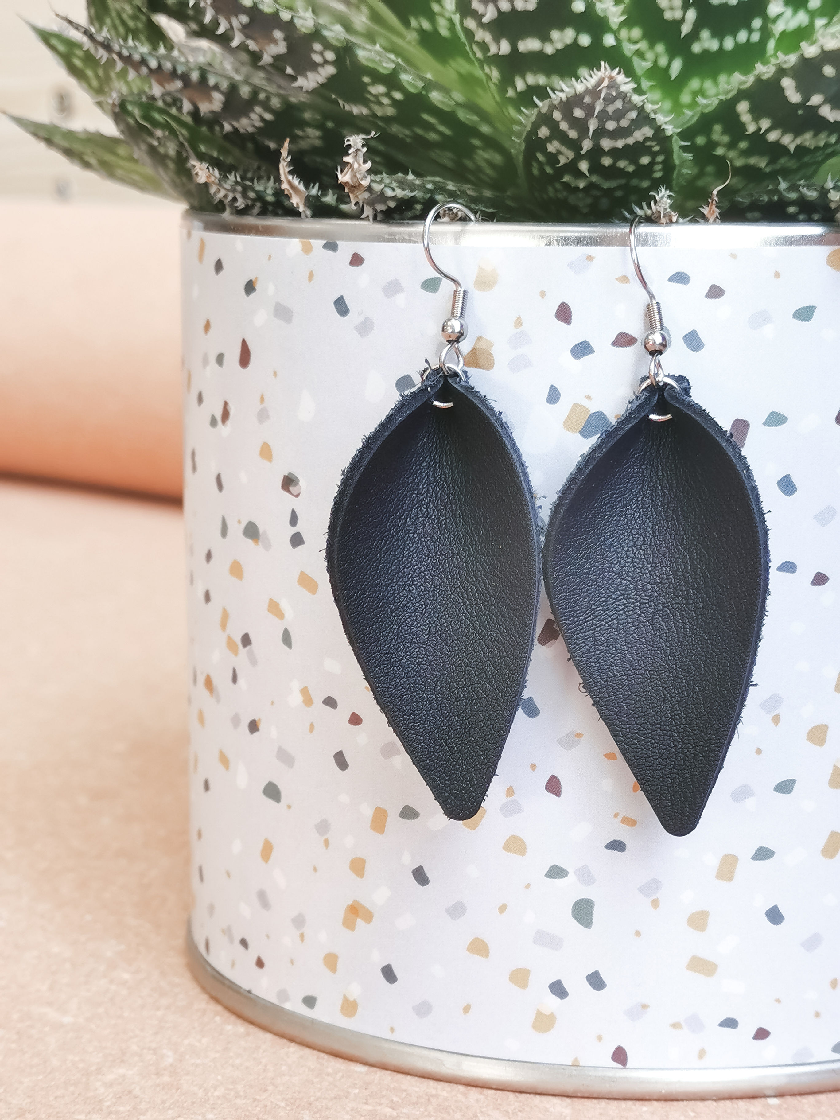 Boucles d'oreilles modèle Feuille en cuir