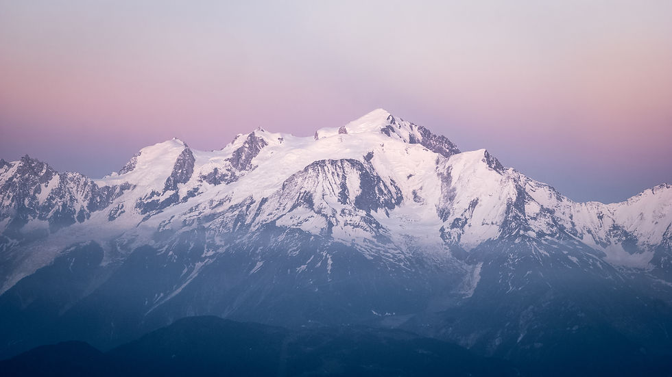 Le massif du Mont Blanc au coucher de soleil