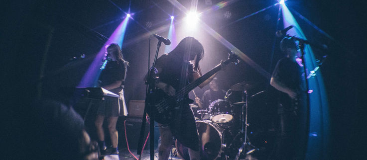 Buen Día Abril estrena “Último Baile” y adelanta la energía de su primer disco