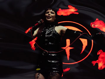 Alice Glass deja una huella inolvidable en su debut en Chile