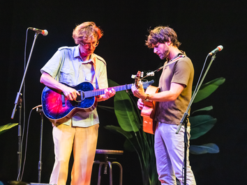 Galería Fotográfica de Kings Of Convenience en Teatro Caupolicán