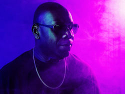 Carl Cox regresa a Chile de la mano de La Feria con una experiencia que transformará el atardecer del jueves en una celebración de música electrónica