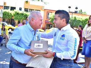 Municipio de Corregidora entrega GPS y camisas a taxistas