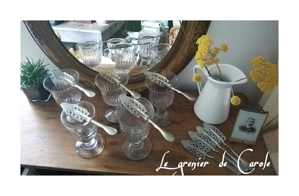 verres à absinthe avec cuillère