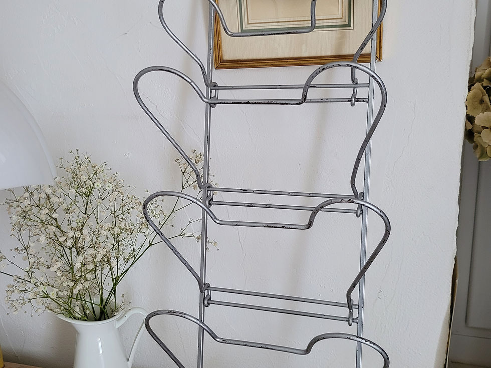 présentoir mural vintage pour journaux revues