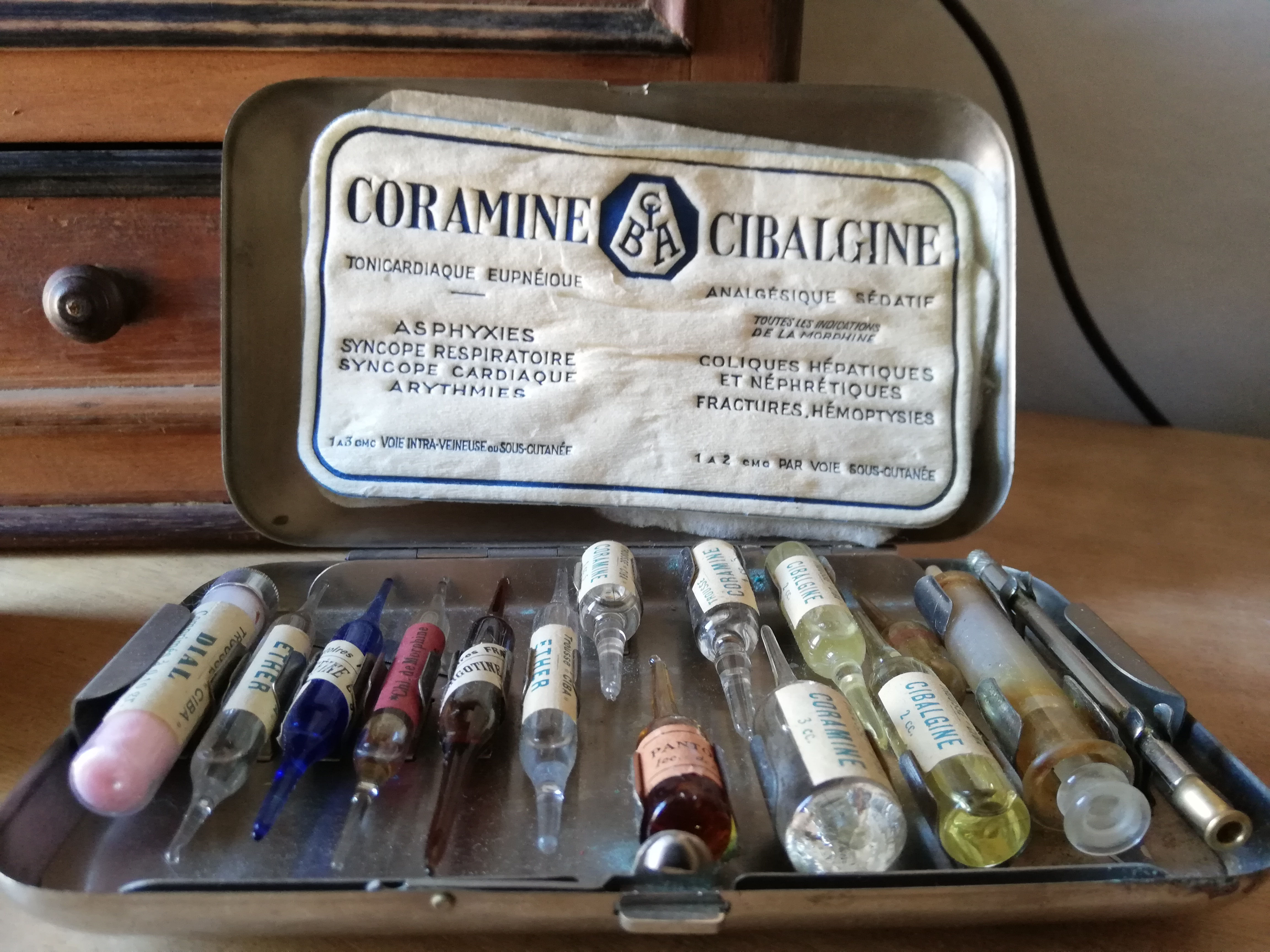 Pour cabinet de curiosité Boîte en métal de pharmacie