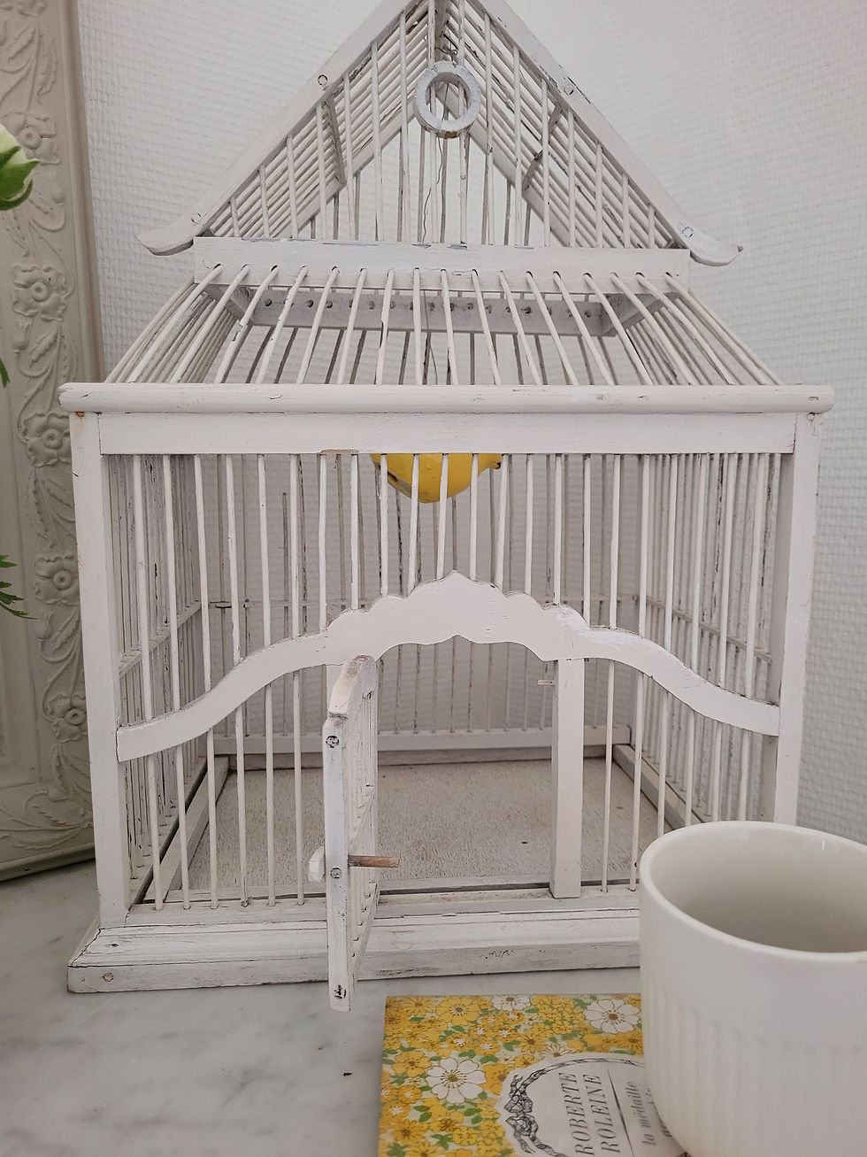 cage blanche vintage en bois