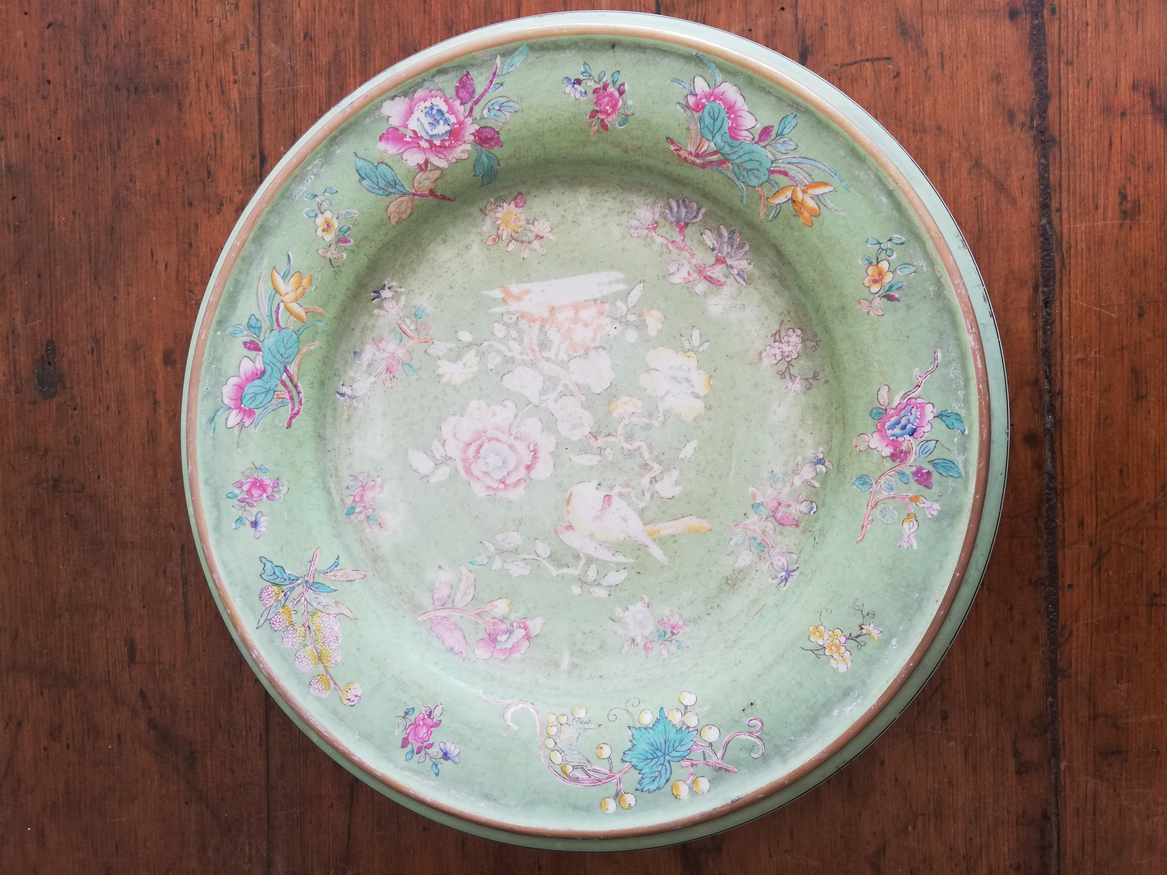 Superbe assiette en porcelaine