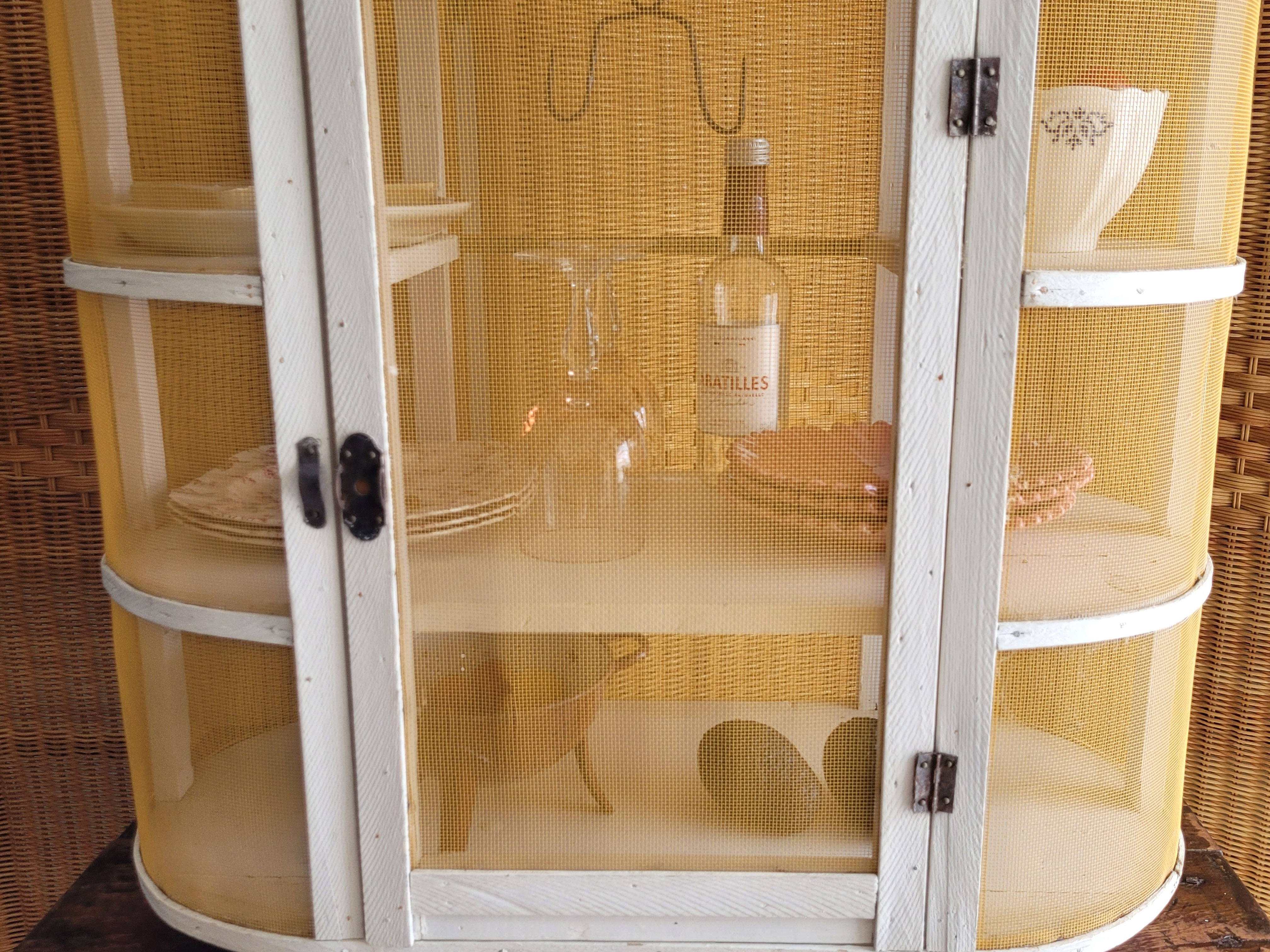 garde manger vintage blanc et grillage shabby chic