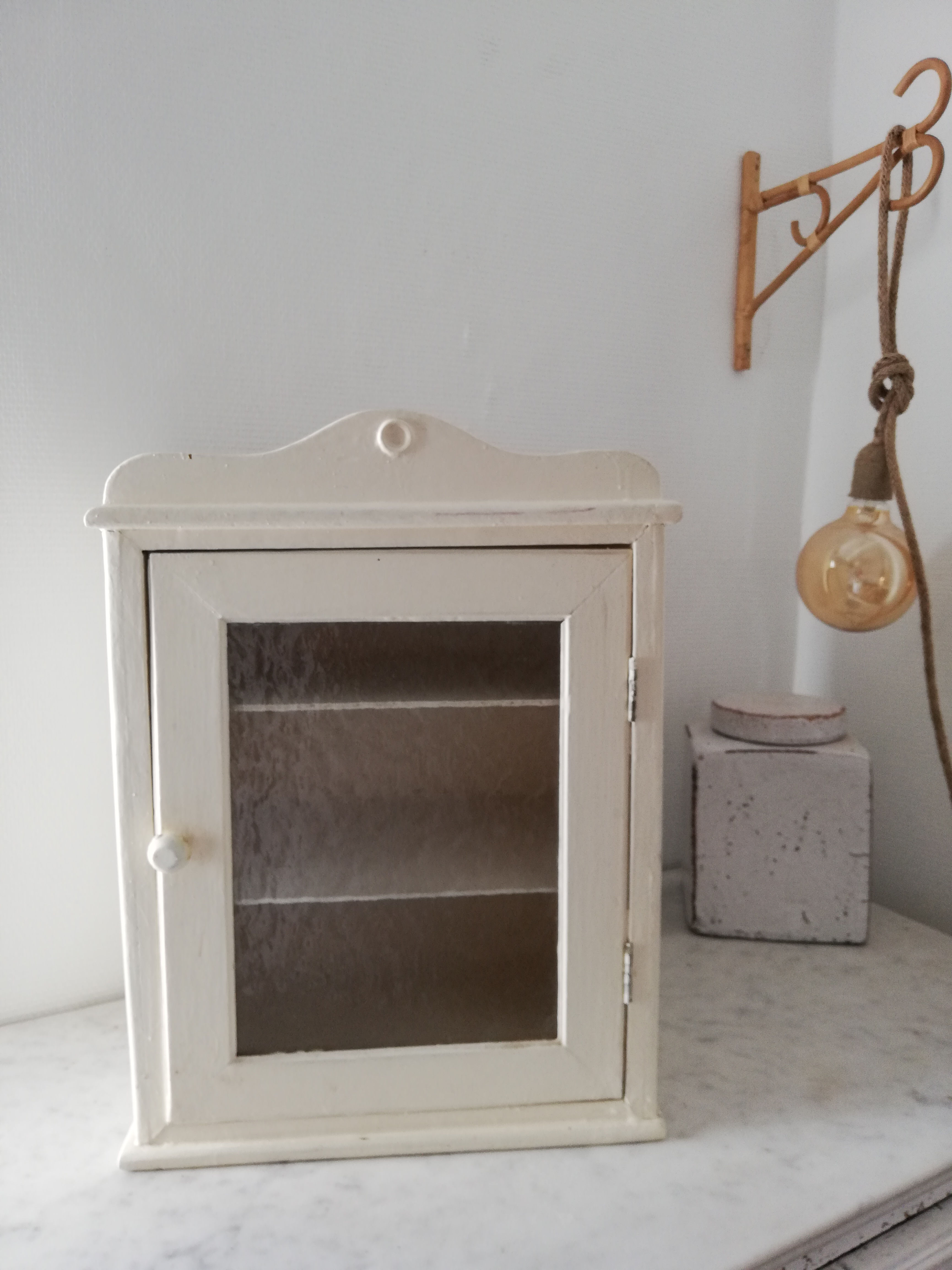 armoire à pharmacie vintage
