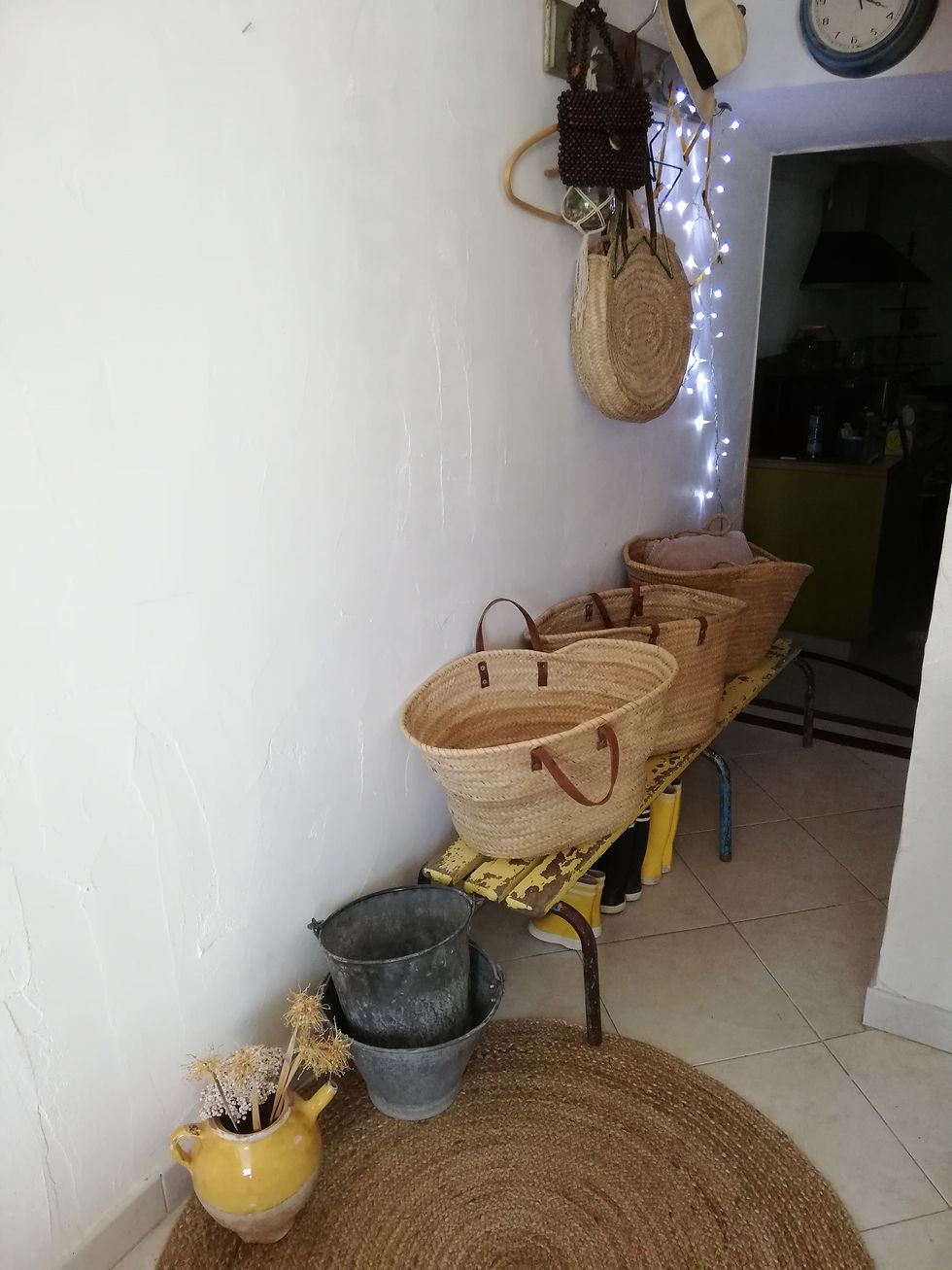 banc vintage de maternelle patine jaune