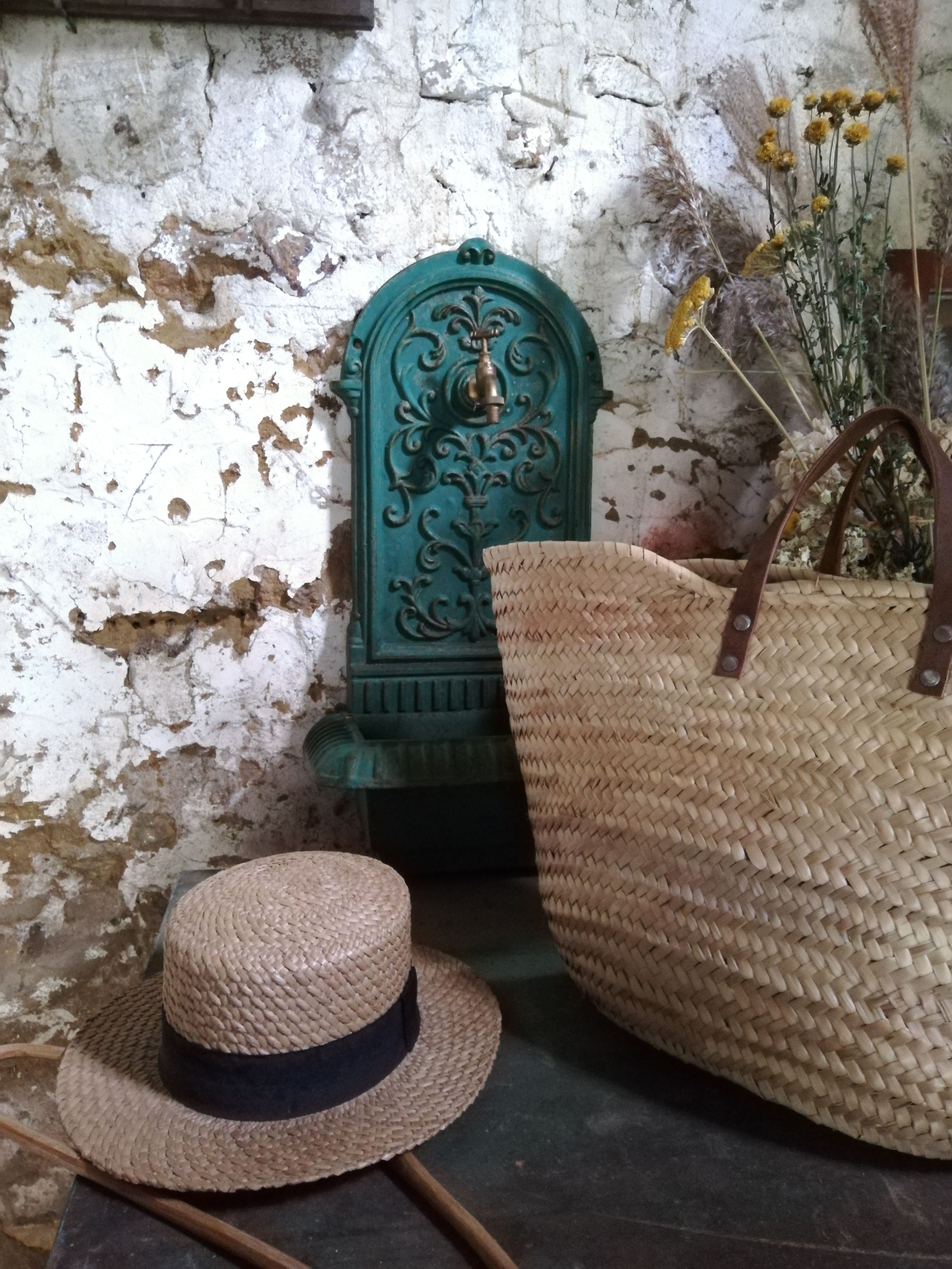 fontaine murale verte en fonte