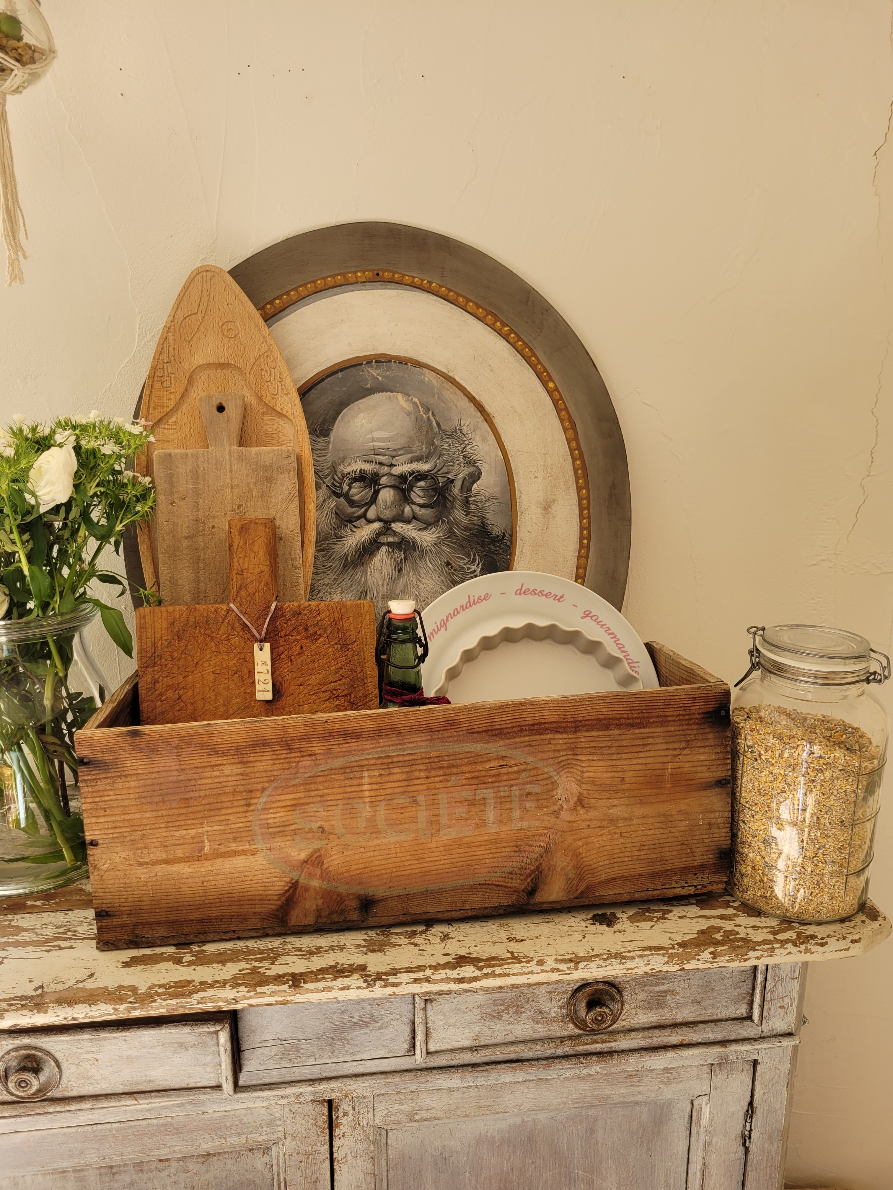 Grande caisse en bois publicitaire