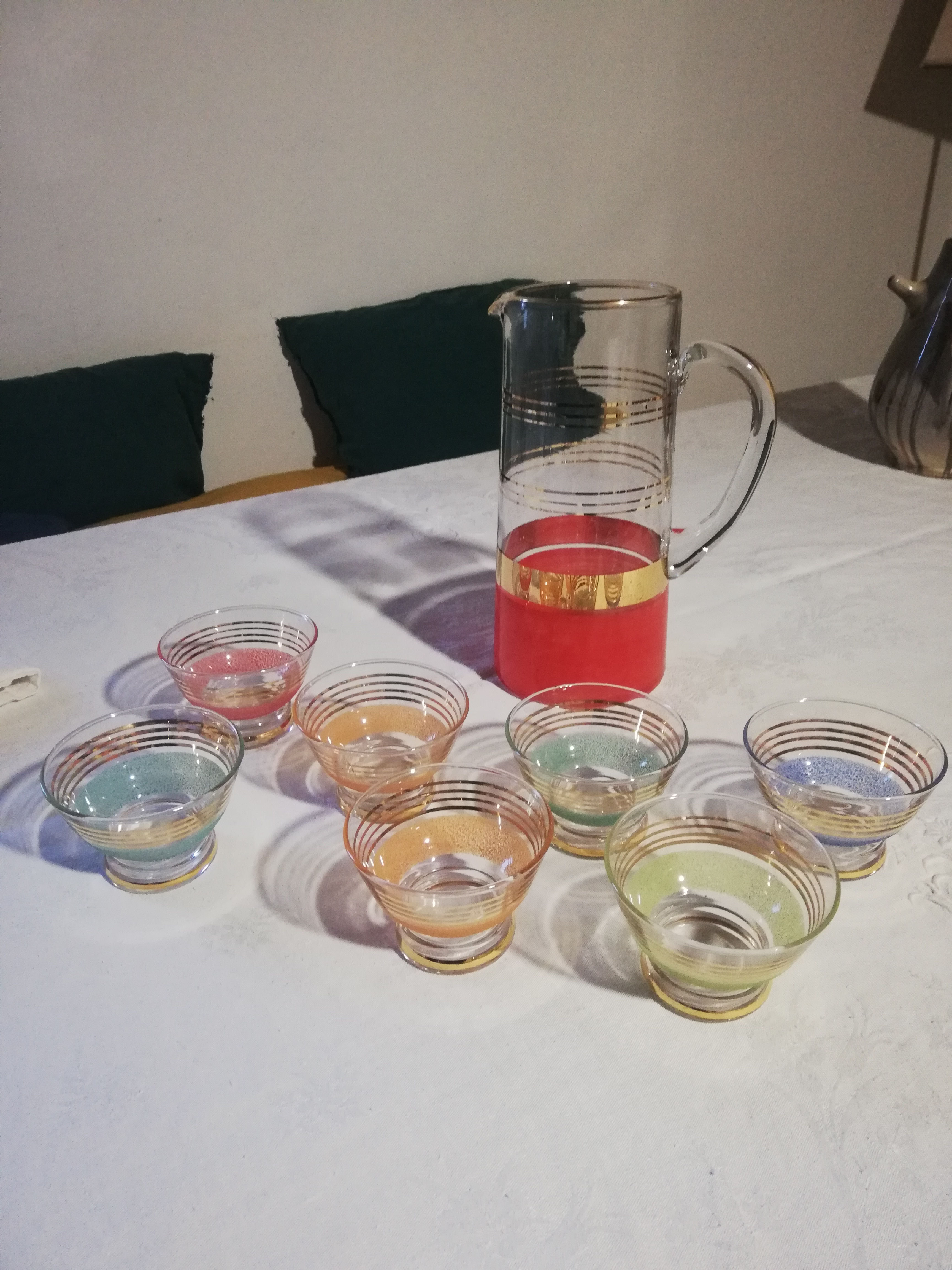 Pichet et ses 7 Coupes en verre granité