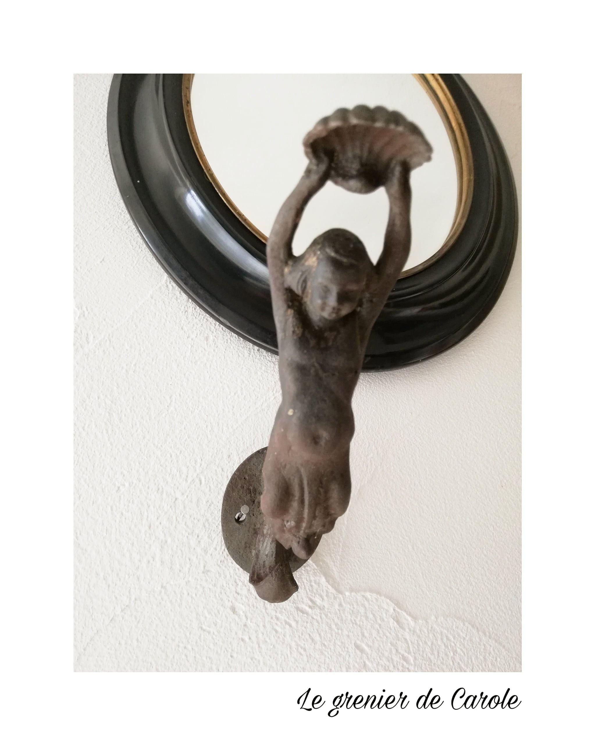 Deux patères anciennes