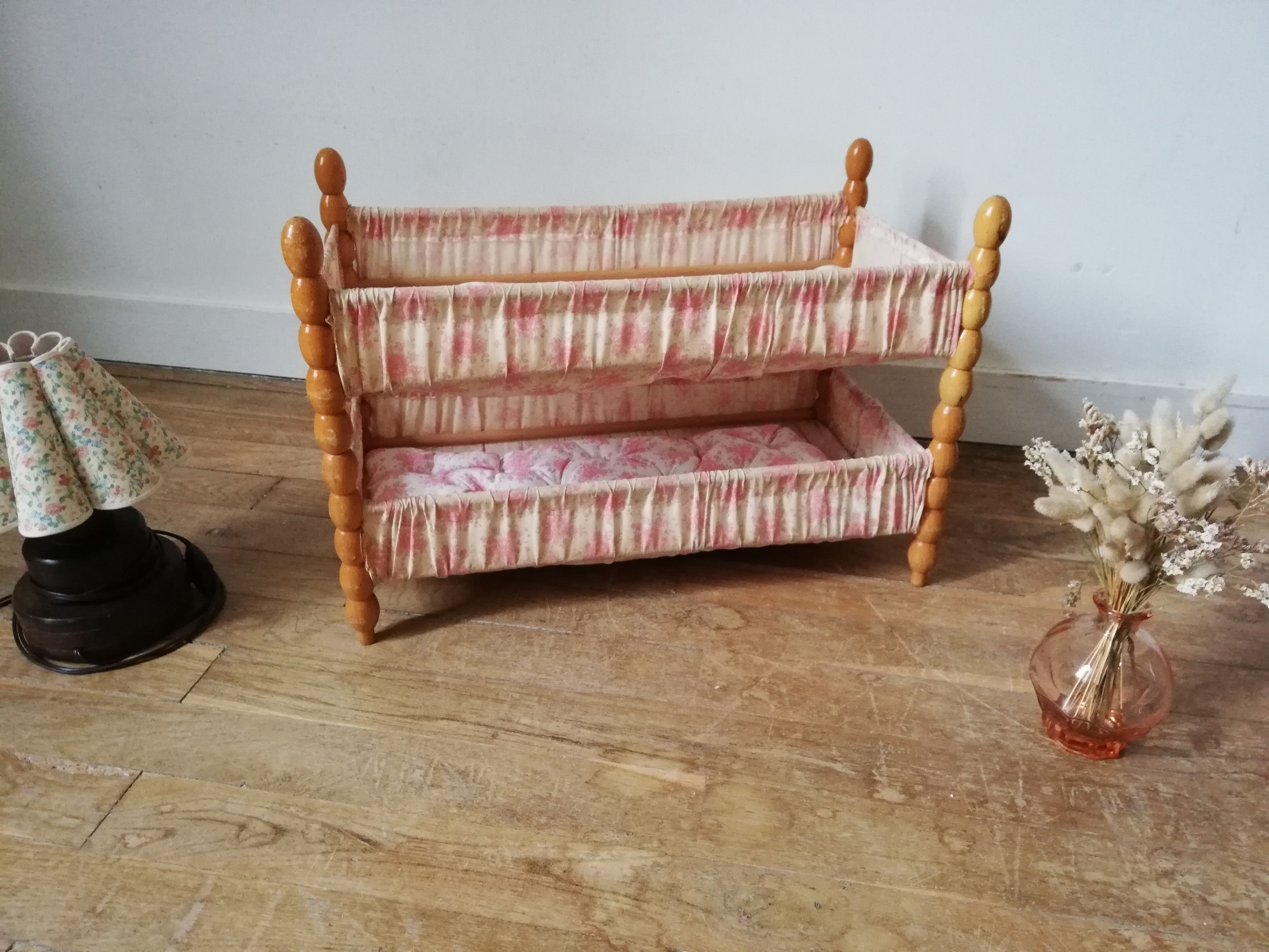 Lits vintage pour poupées