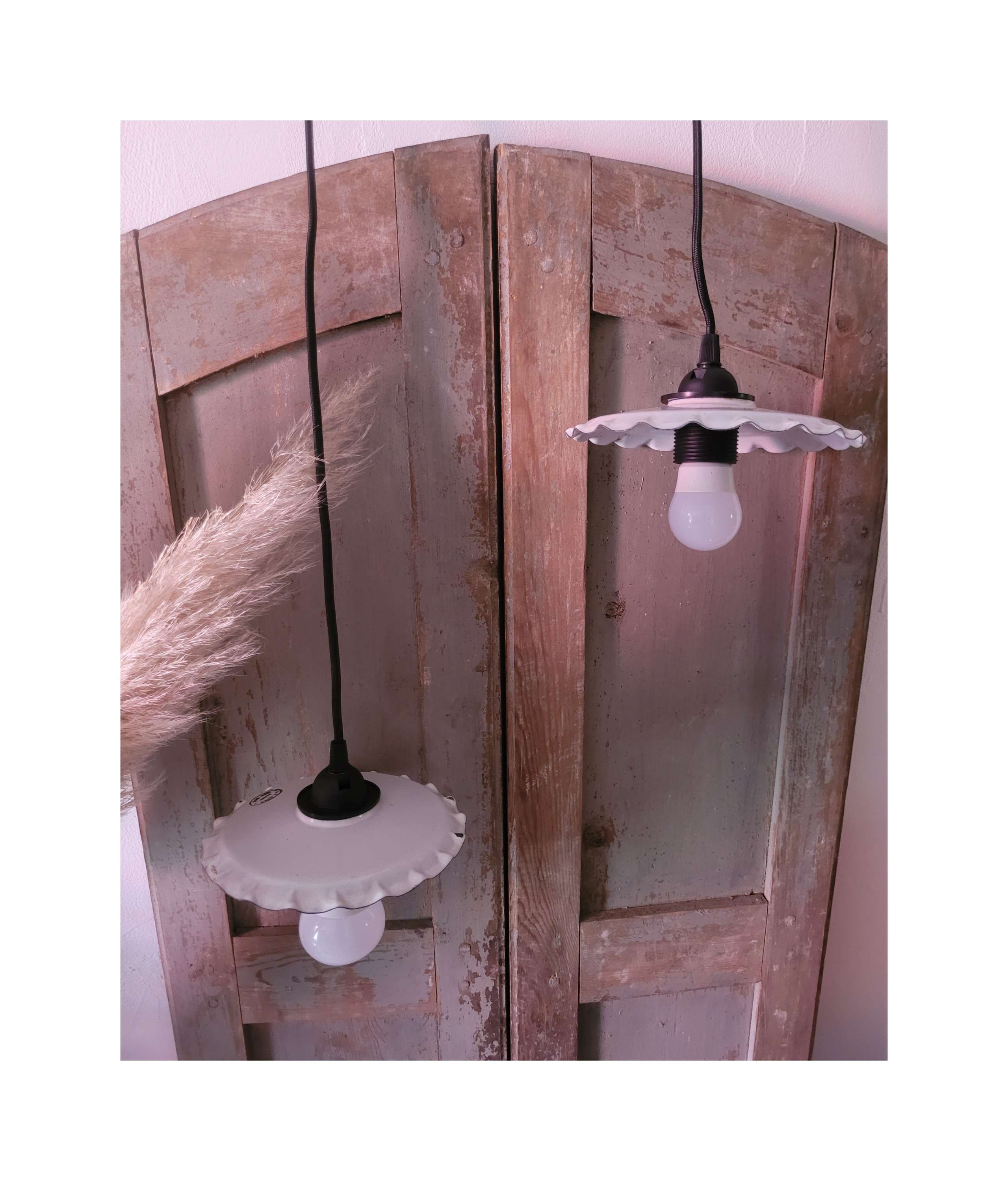 2 luminaires en emaillé vintage