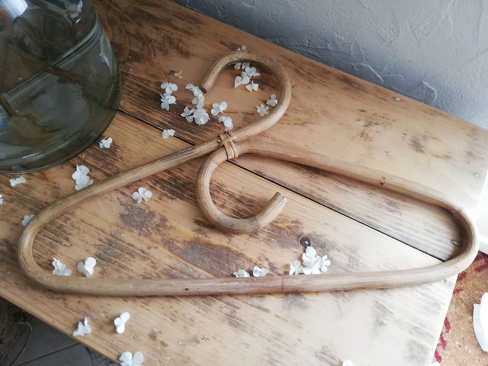 cintres en rotin vintage