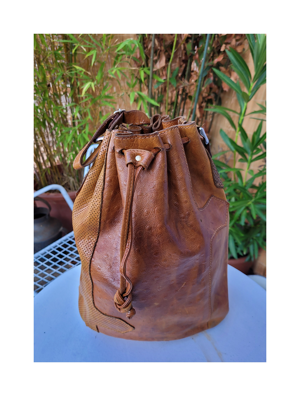 sac seau vintage en cuir fauve