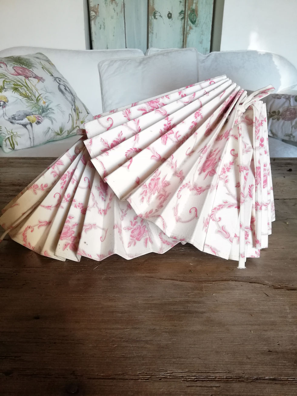 2 abats jour plissés vintage