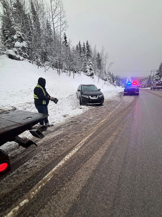 Remorquage Forestville – intervention rapide 24/7.
Panne, accident, survoltage, déverrouillage, livraison d’essence : on s’occupe de tout.
Service professionnel, sécuritaire et reconnu dans toute la région.