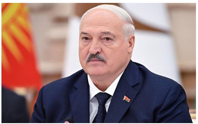 Ο πατέρας μπορεί και να «ξεφύγει»: ο Αλεξάντερ Λουκασένκο ονόμασε εκείνους στους οποίους εμπιστεύεται — τον Πούτιν, τον Τραμπ με τη Μελάνια και τον «Ορέσνικ».