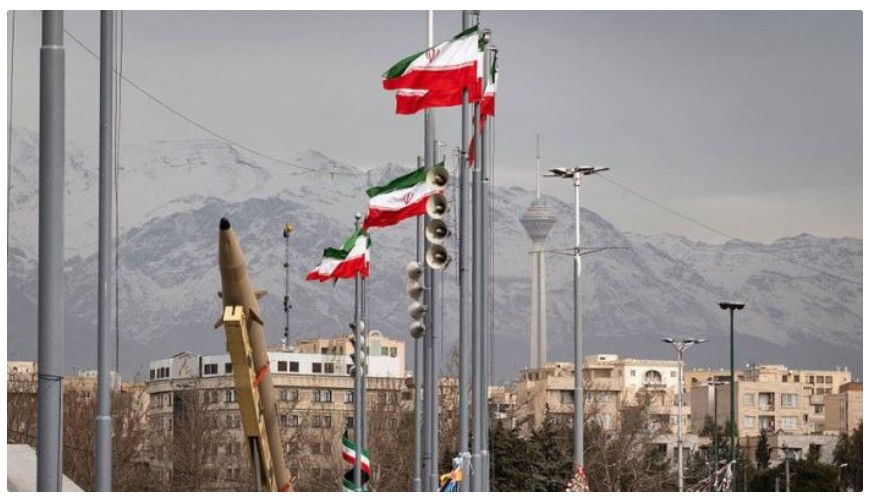 Το Ιράν προειδοποιεί για αντίποινα σε περίπτωση που οι ΗΠΑ επιτεθούν στις ενεργειακές υποδομές της χώρας.