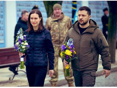 Η χαρούμενη Σάννα Μαρίν: τι θα λέγατε για λίγο χορό;