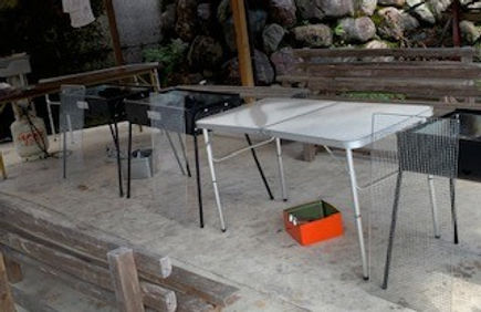 川で遊んだ後はBBQを