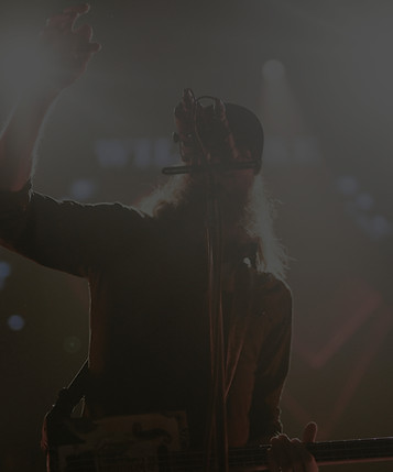 Electric Guitarist_edited_edited.jpg