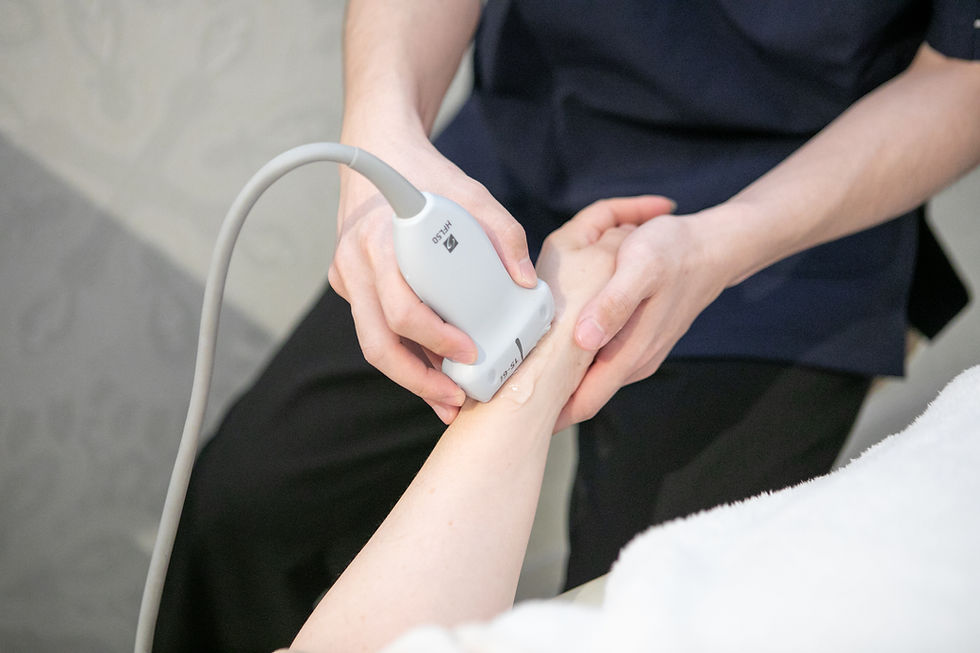 エコーを手に当てる